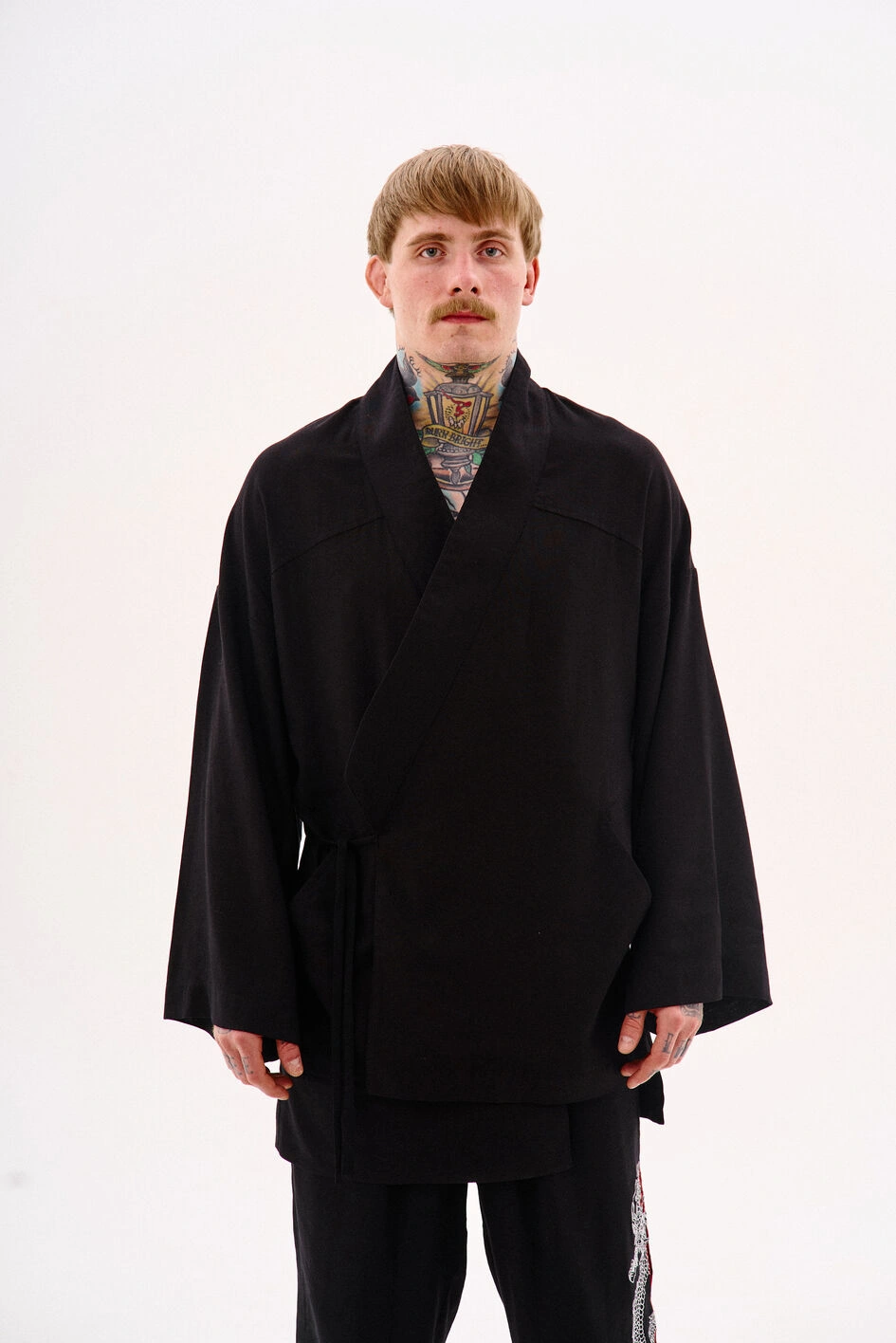 Льняне кімоно з вишивкою 