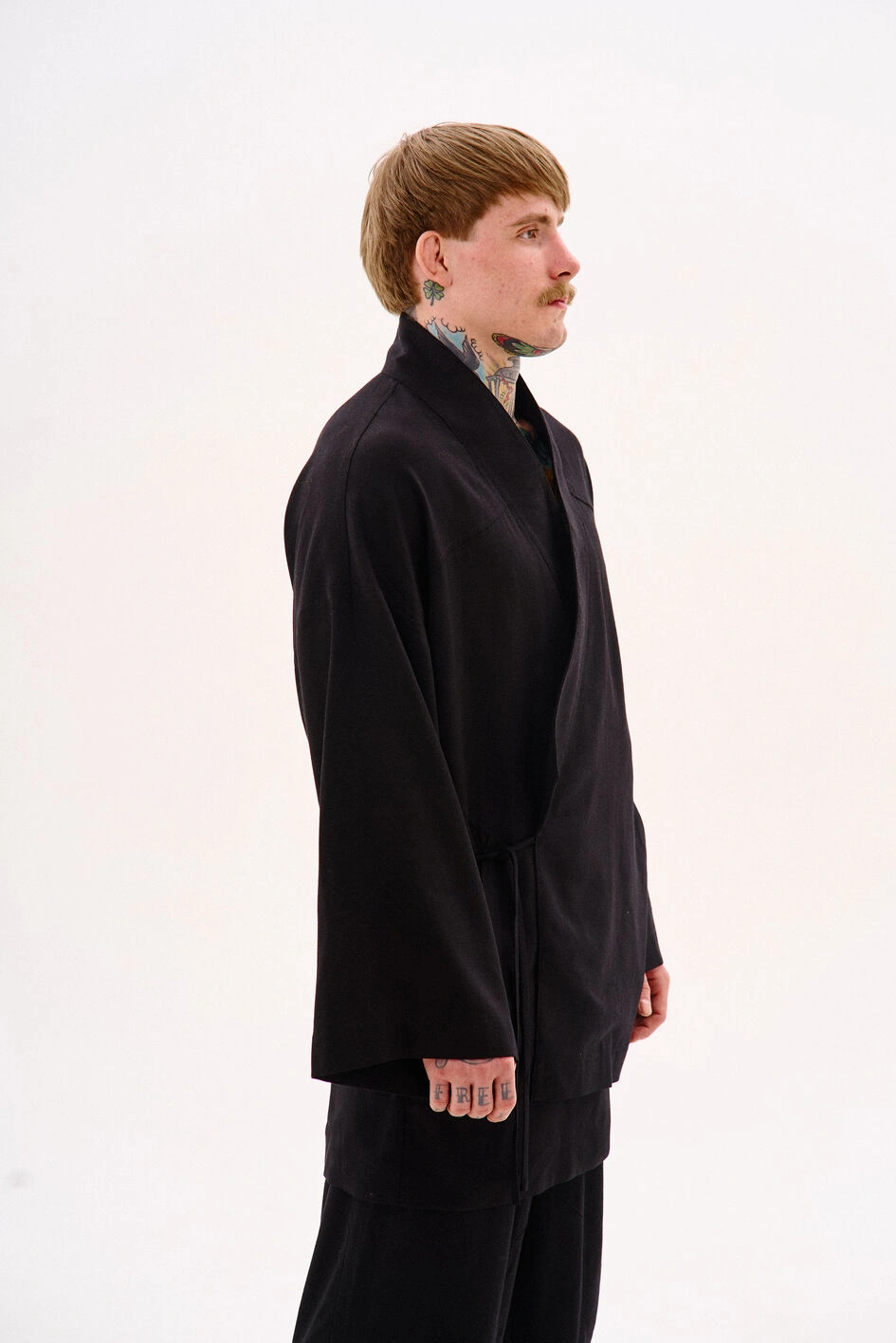 Льняне кімоно з вишивкою 