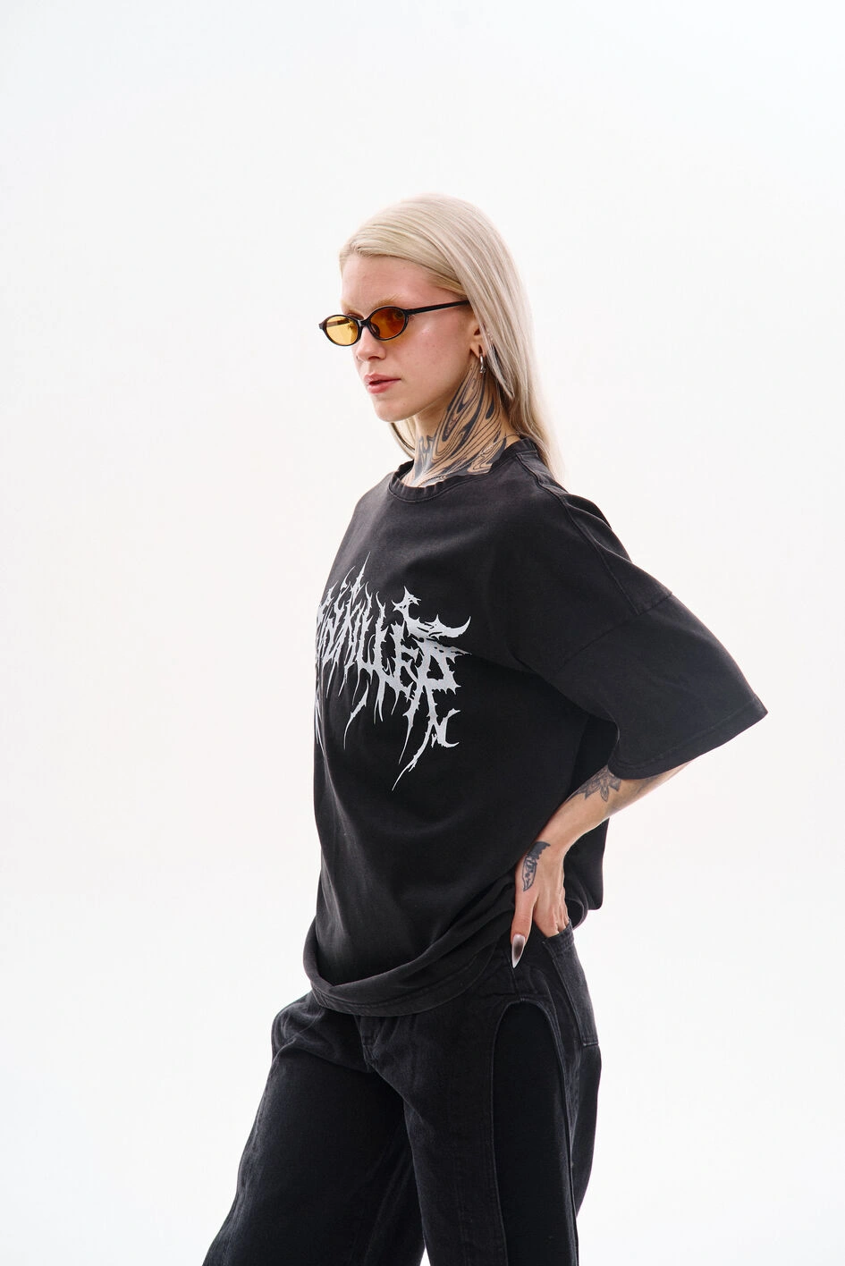 Футболка оверсайз крою з вареним ефектом 