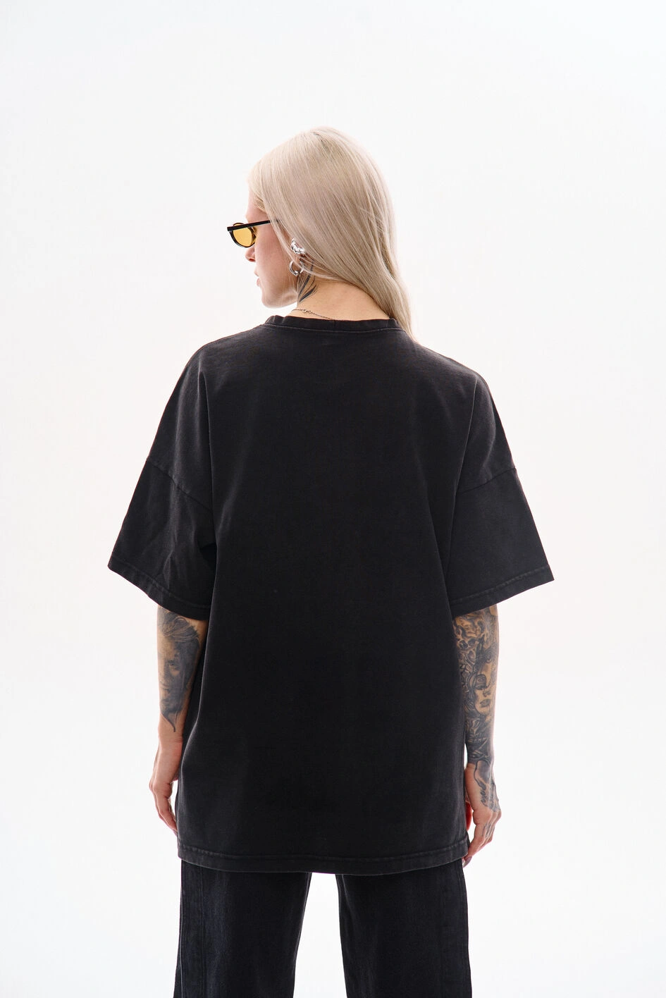 Футболка оверсайз крою з вареним ефектом 