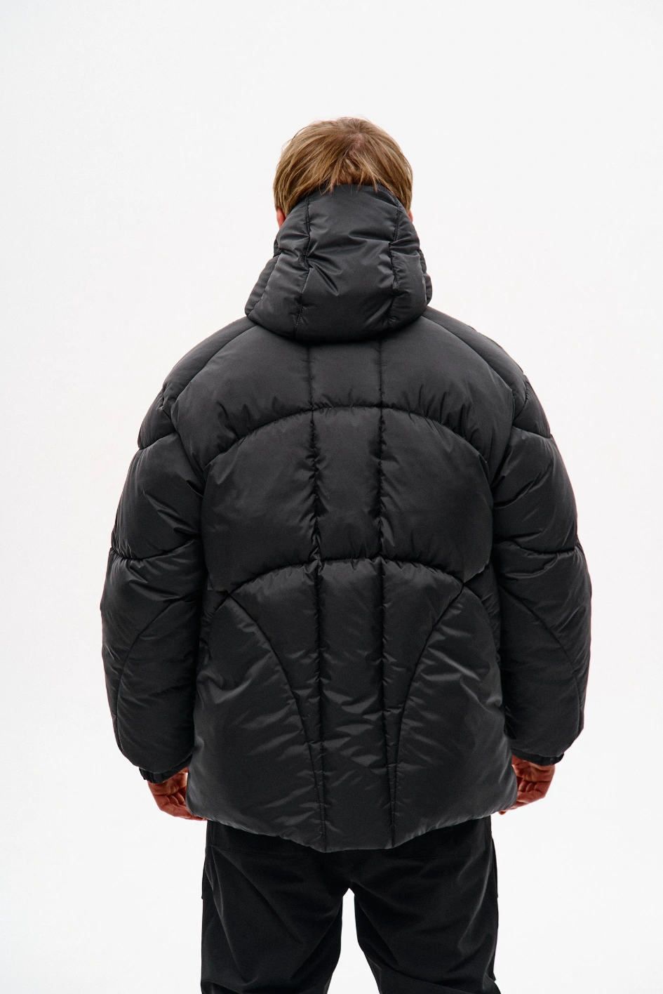 Зимовий короткий пуховик зі зйомним капюшоном 