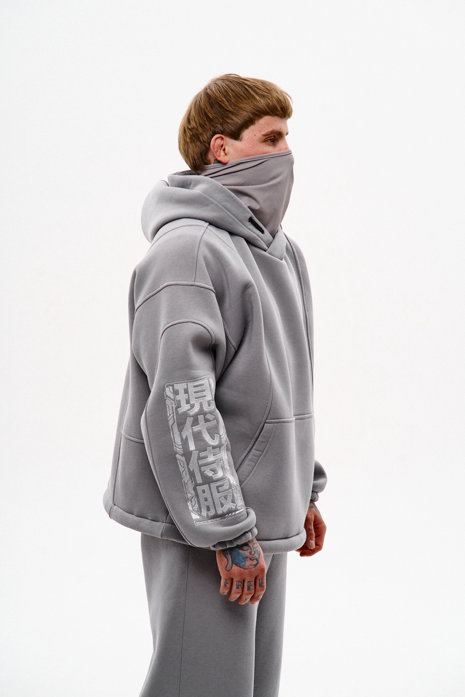 Худі з вшитою балаклавою та вишивкою 