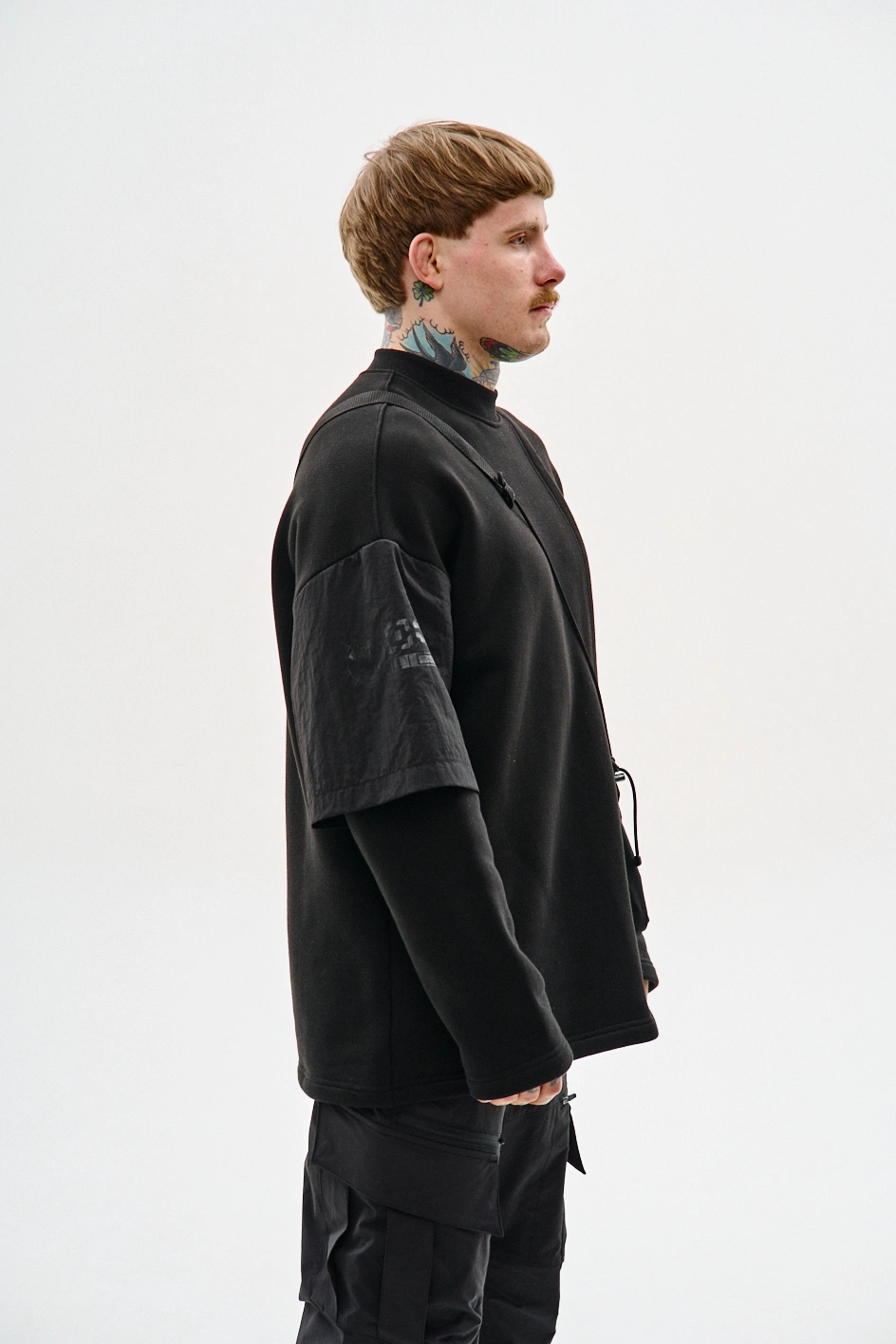 Лонгслів асиметричного крою з тринитки 