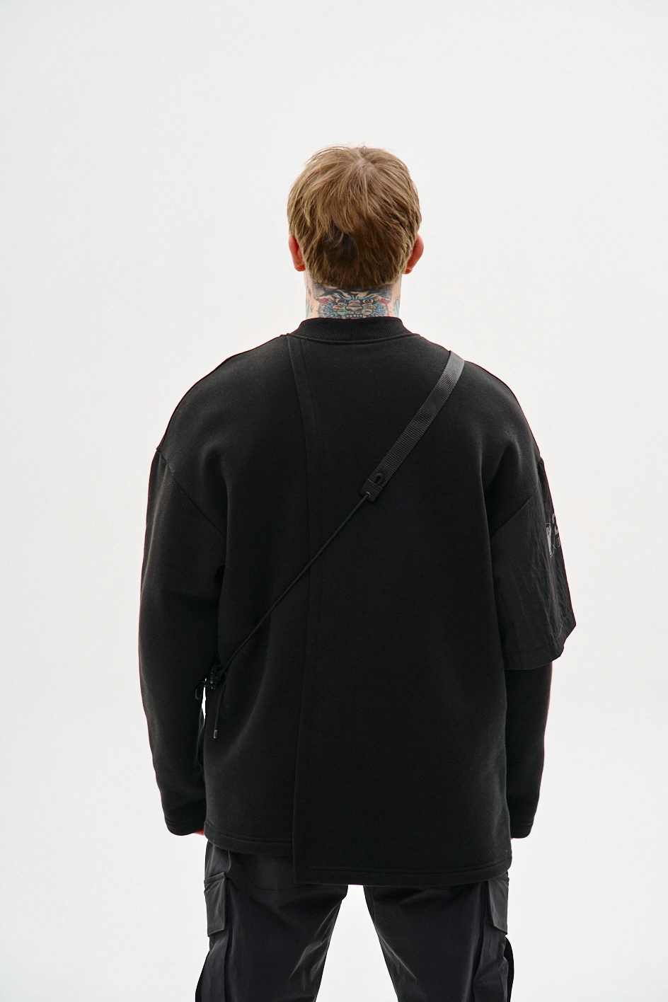 Лонгслів асиметричного крою з тринитки 