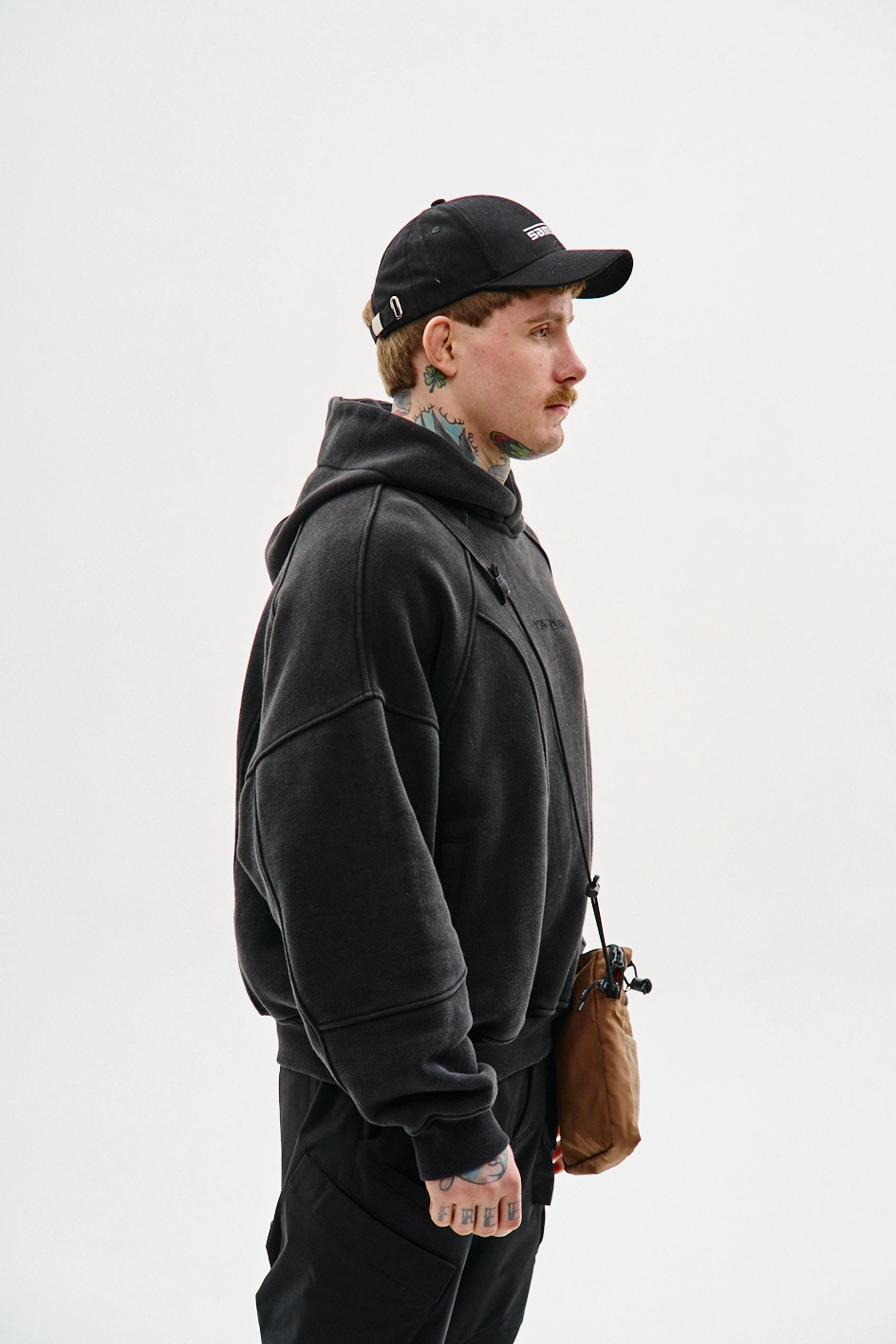 Худі оверсайз крою з декоративними швами 