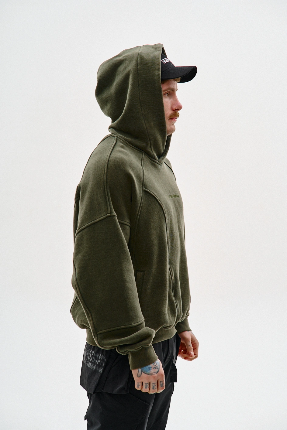 Худі оверсайз крою з декоративними швами 