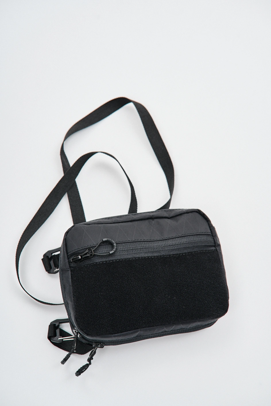 Сумка через плече з велкро панеллю 